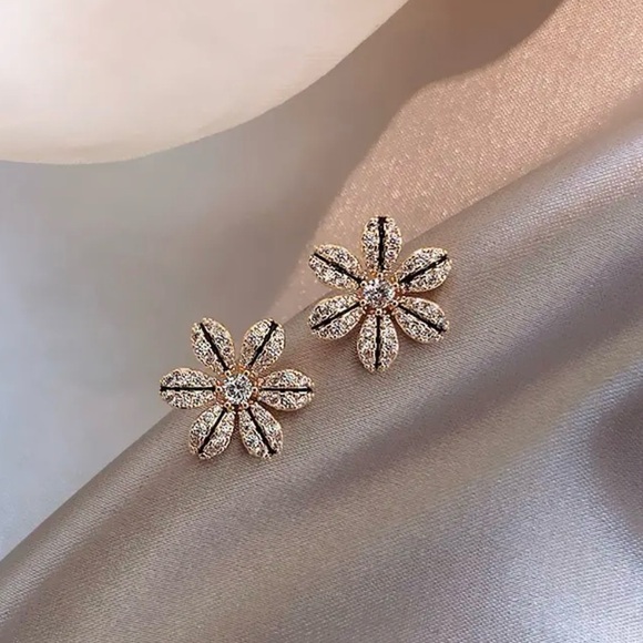 NWOT - Sparkling Petal Flower Stud Earrings - Picture 4 of 8
